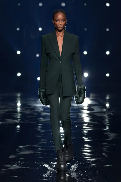 Look 27